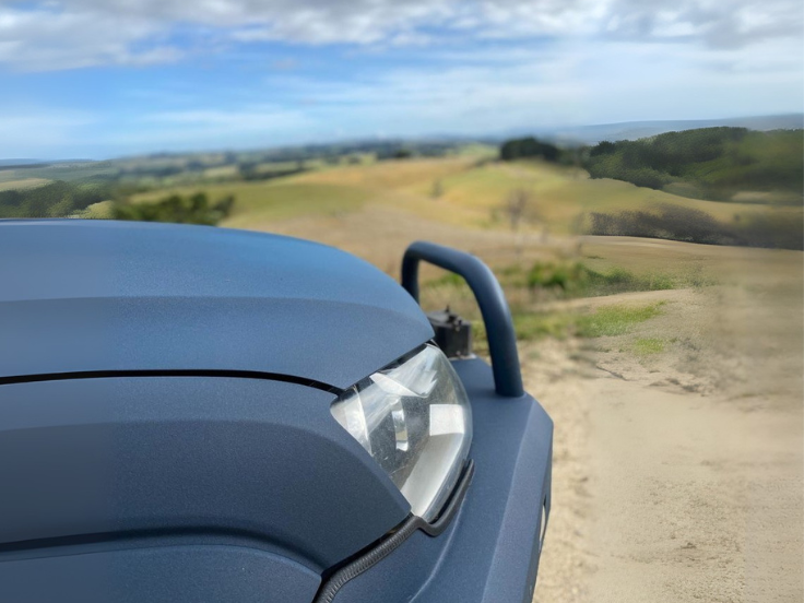 Mit tegyen, ha karcolások, kőfelverődések vagy rozsdás foltok keletkeznek Raptor bevonaton?